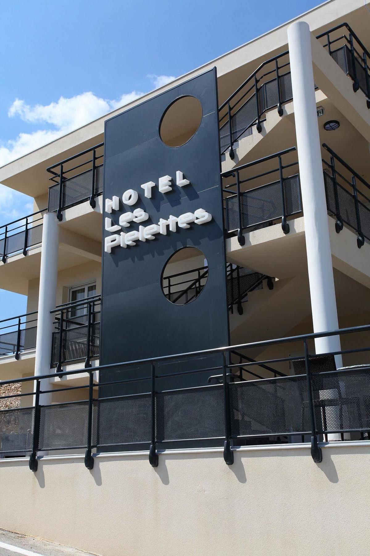 Hotel Restaurant Les Pielettes Le Rove Exterior photo